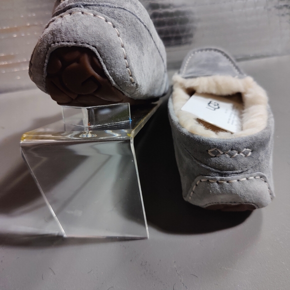 Uggs - Picture 3 of 7